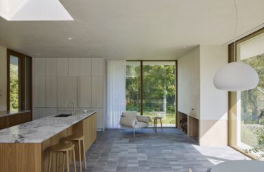 White Mineral Finishes Unite Three Centuries of Architecture